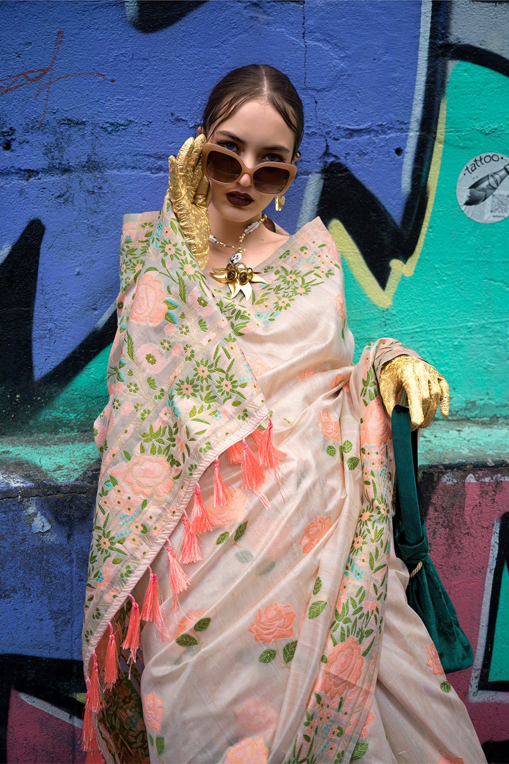 Cream White Floral Weaving Handloom Silk Banarasi Saree - Rajtex -