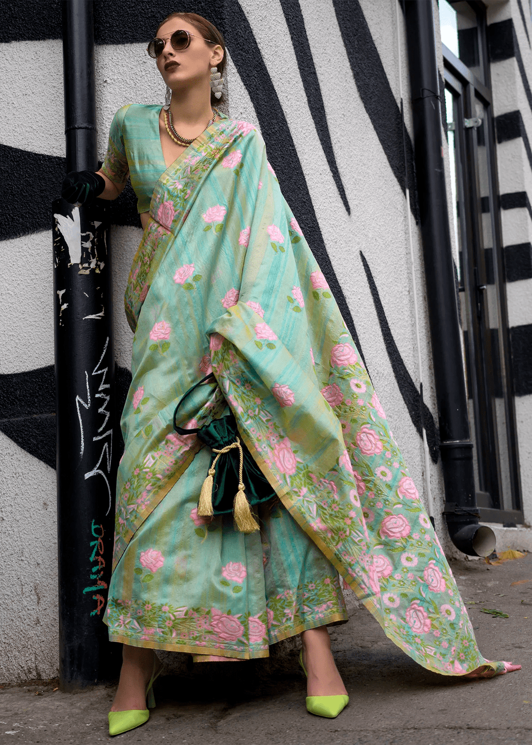 Green Floral Weaving Handloom Silk Banarasi Saree - Rajtex -